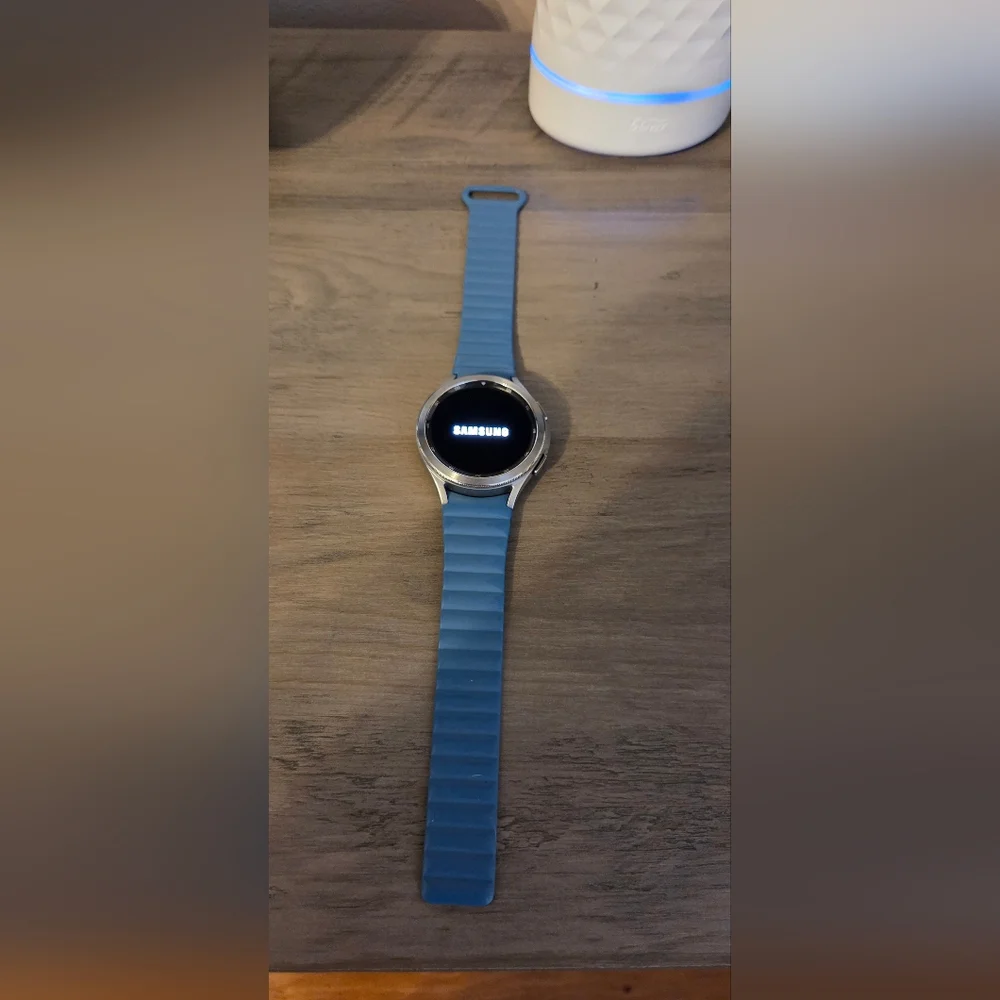 Samsung 4 Classic Smartwatch with Blue Magnetic Band Plus 9 More Bands!!! 46mm
